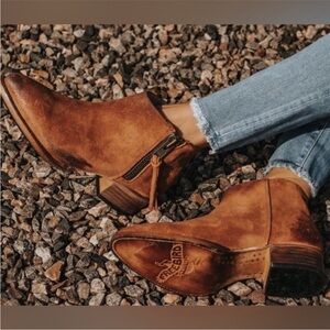 Freebird by Steven | Women’s Rust Brown Suede Side Zip Onyx Ankle Booties Size 7